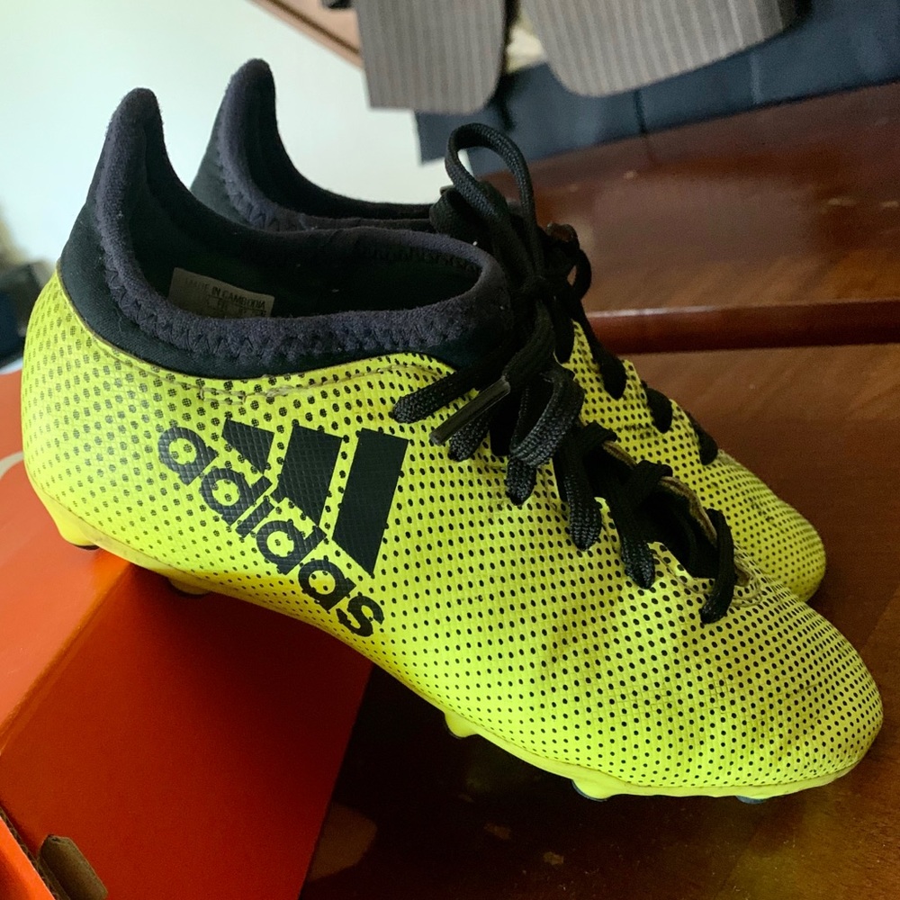 Youth Adidas soccer cleats 1.5Y